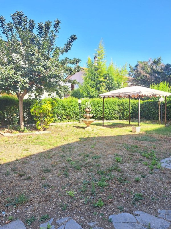 casa indipendente in vendita a Terni