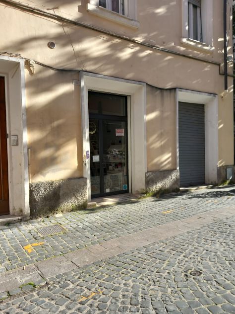 locale commerciale in vendita a Terni in zona Centro Città