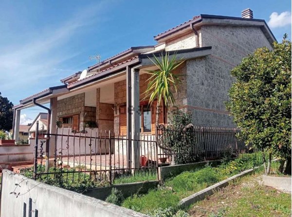 casa indipendente in vendita a Terni in zona Rivo