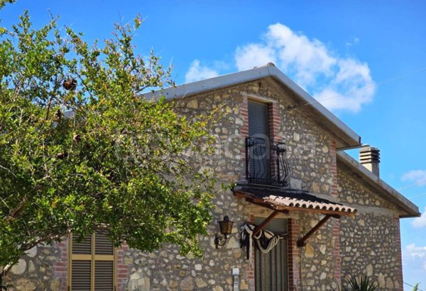 casa indipendente in vendita a Terni in zona Miranda