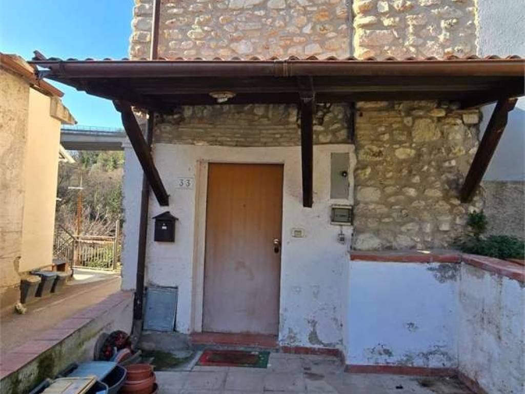 appartamento in vendita a Terni in zona Papigno