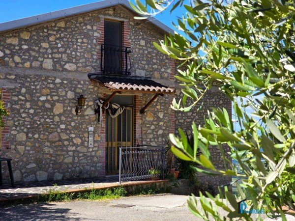 casa indipendente in vendita a Terni in zona Miranda