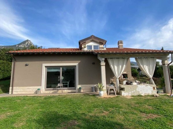 casa indipendente in vendita a Terni in zona Rivo