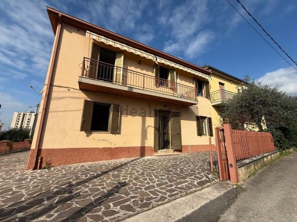 casa indipendente in vendita a Terni in zona Rivo