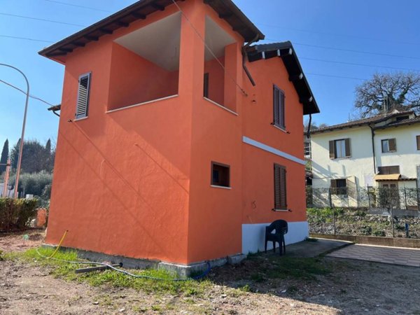 casa indipendente in vendita a Terni in zona Vocabolo Valenza