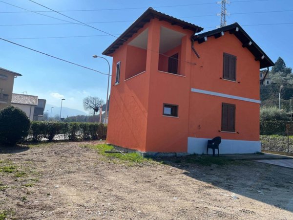 casa indipendente in vendita a Terni