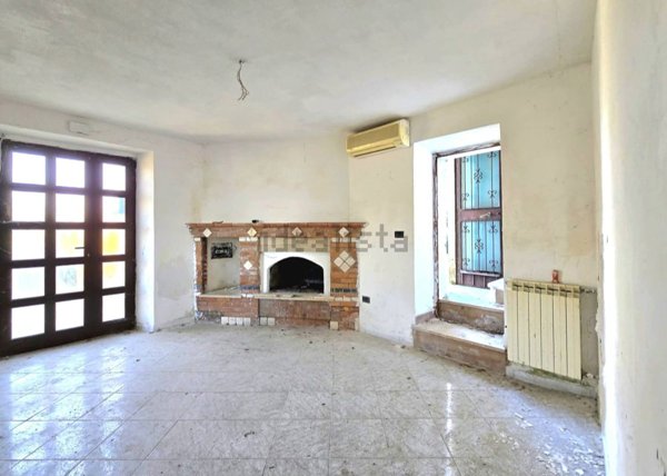 casa semindipendente in vendita a Terni in zona Poscargano