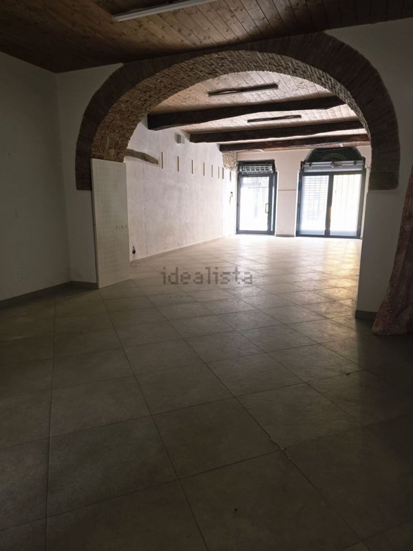 locale commerciale in vendita a Terni in zona Centro Città