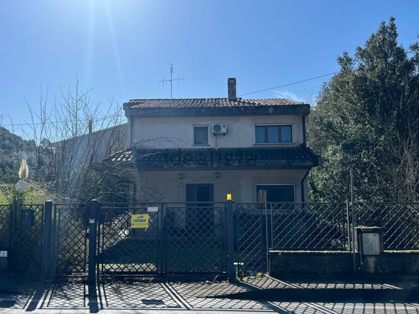 casa indipendente in vendita a Terni