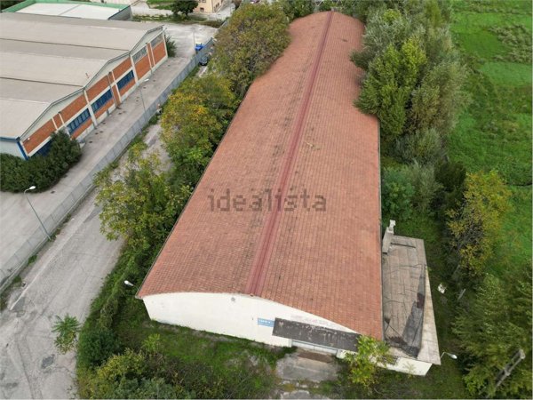 capannone in vendita a Terni in zona Centro Città