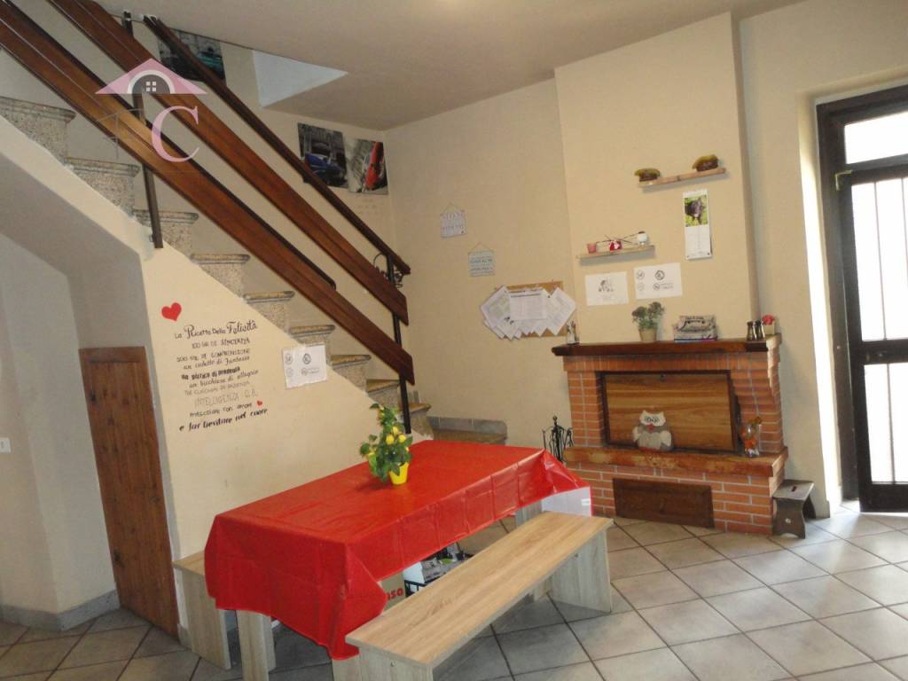 casa indipendente in vendita a Terni in zona Marmore