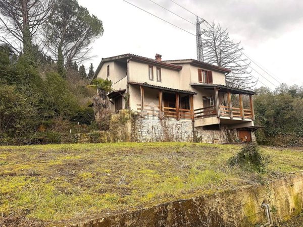 casa indipendente in vendita a Terni in zona Vocabolo Valenza