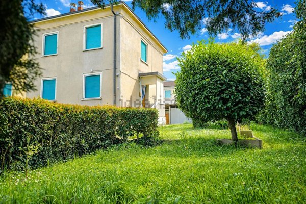 casa semindipendente in vendita a Terni