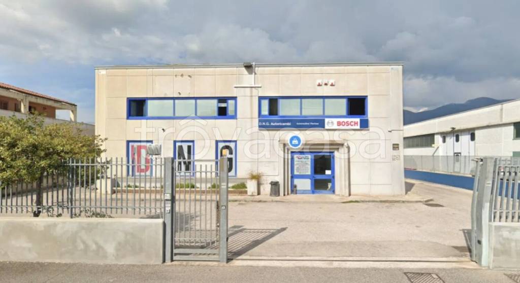 locale commerciale in vendita a Terni