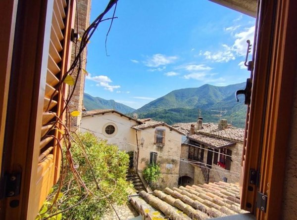 casa indipendente in vendita a Terni in zona Poggio Lavarino
