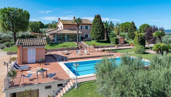 casa indipendente in vendita a Terni