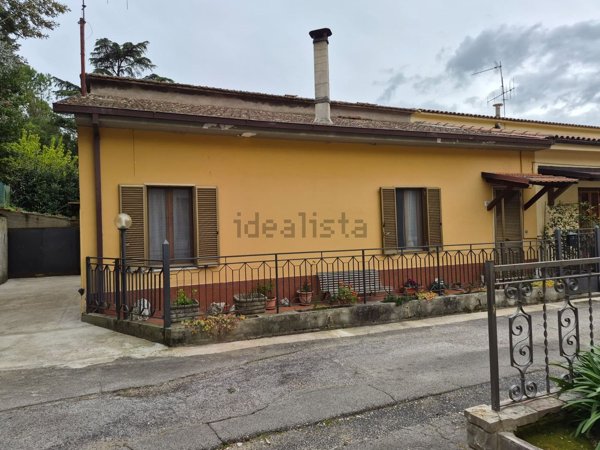 casa semindipendente in vendita a Terni in zona Trevi
