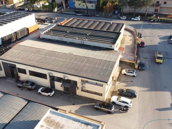 locale commerciale in vendita a Terni in zona Collescipoli