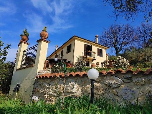 casa indipendente in vendita a Terni