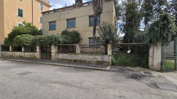 casa indipendente in vendita a Terni