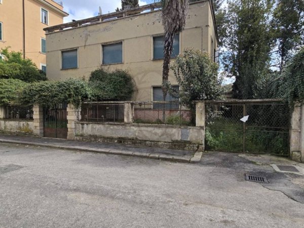 casa indipendente in vendita a Terni
