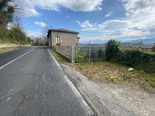 casa indipendente in vendita a Terni