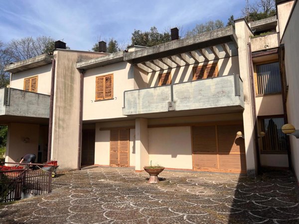 casa indipendente in vendita a Terni