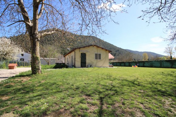 casa indipendente in vendita a Terni in zona Marmore