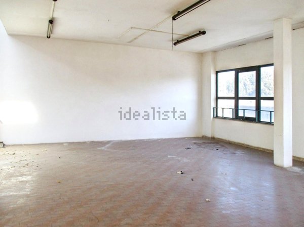locale commerciale in vendita a Terni in zona Collescipoli