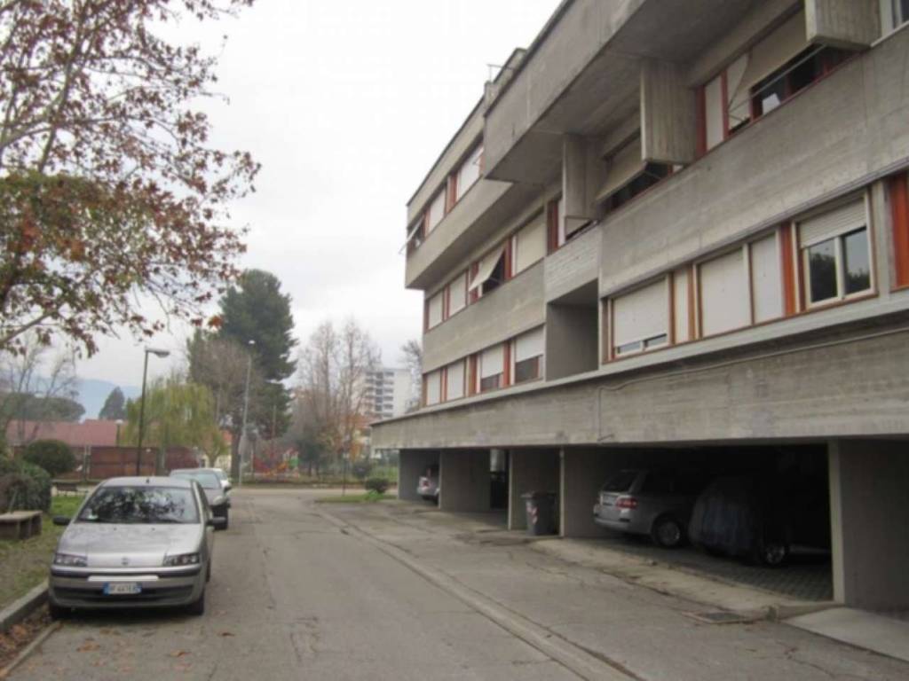 negozio in vendita a Terni in zona Vocabolo Valenza