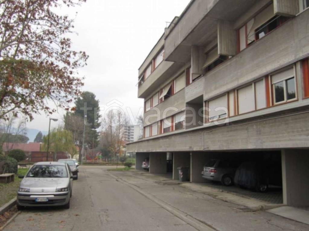 negozio in vendita a Terni in zona Vocabolo Valenza