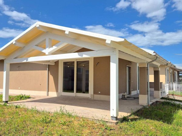 casa indipendente in vendita a Terni in zona Vocabolo Valenza