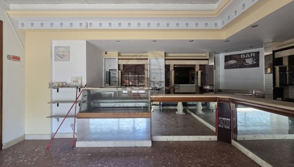 locale commerciale in vendita a Terni
