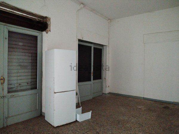 locale commerciale in vendita a Terni