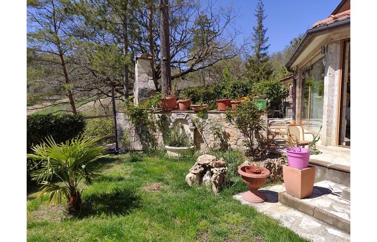 casa indipendente in vendita a Terni in zona Piediluco