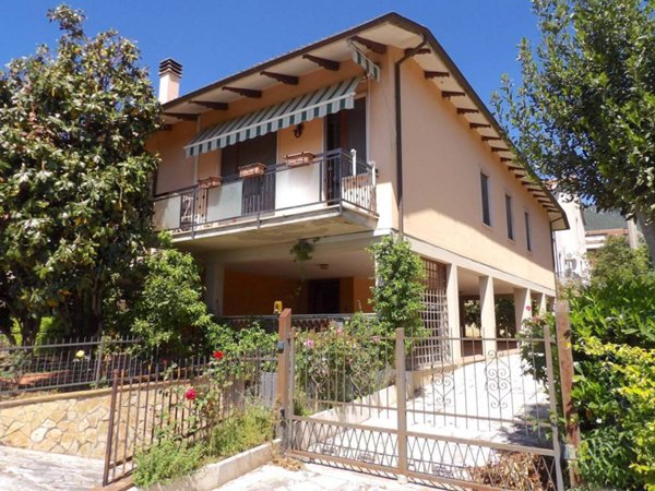 casa indipendente in vendita a Terni in zona Gabelletta