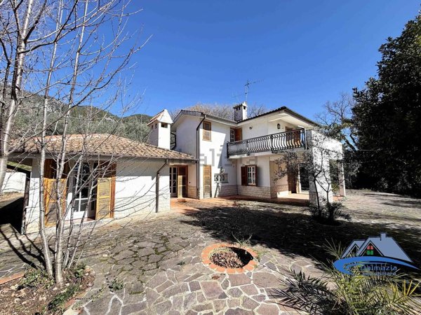 casa indipendente in vendita a Terni in zona Centro Città