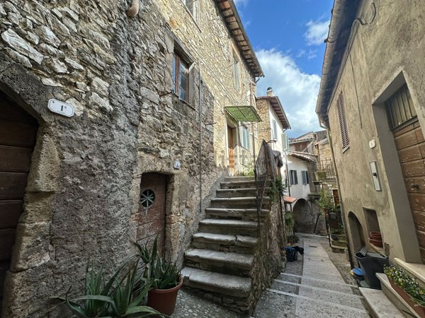 appartamento in vendita a Terni in zona Marmore