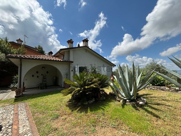 casa indipendente in vendita a Terni