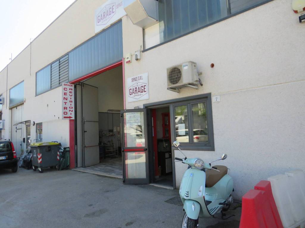 locale commerciale in vendita a Terni in zona Collescipoli