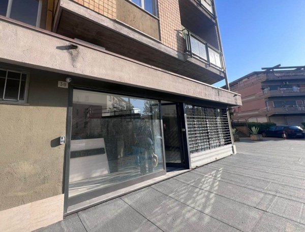 locale commerciale in vendita a Terni