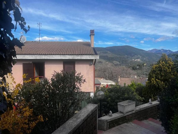 casa indipendente in vendita a Terni in zona Marmore
