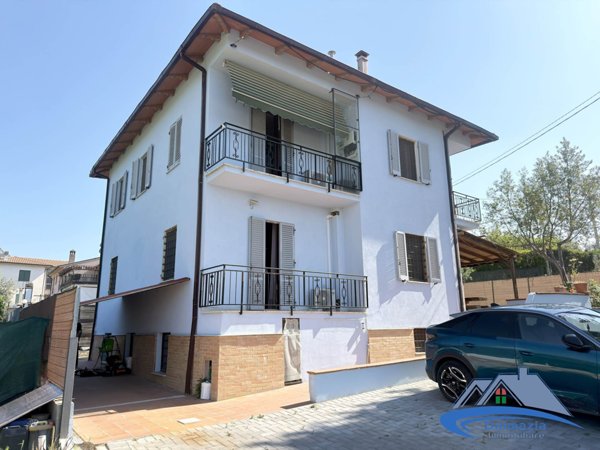 casa indipendente in vendita a Terni