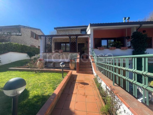 casa indipendente in vendita a Terni in zona Vocabolo Valenza