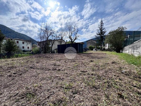 casa indipendente in vendita a Terni in zona Marmore