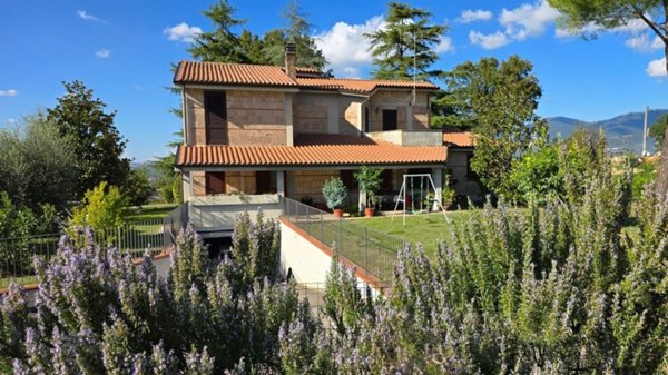 casa indipendente in vendita a Terni in zona Collescipoli