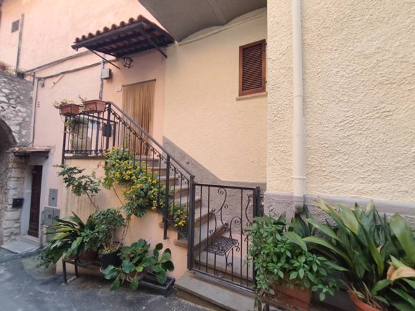 casa indipendente in vendita a Terni in zona Rivo