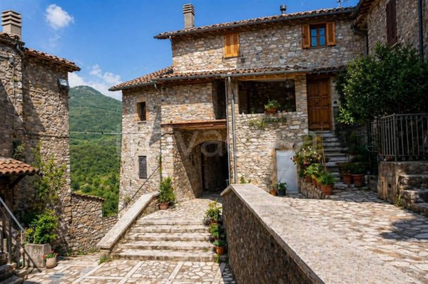 casa indipendente in vendita a Terni in zona Poggio Lavarino