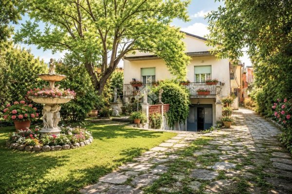 casa indipendente in vendita a Terni in zona Centro Città