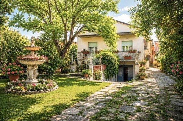casa indipendente in vendita a Terni in zona Centro Città